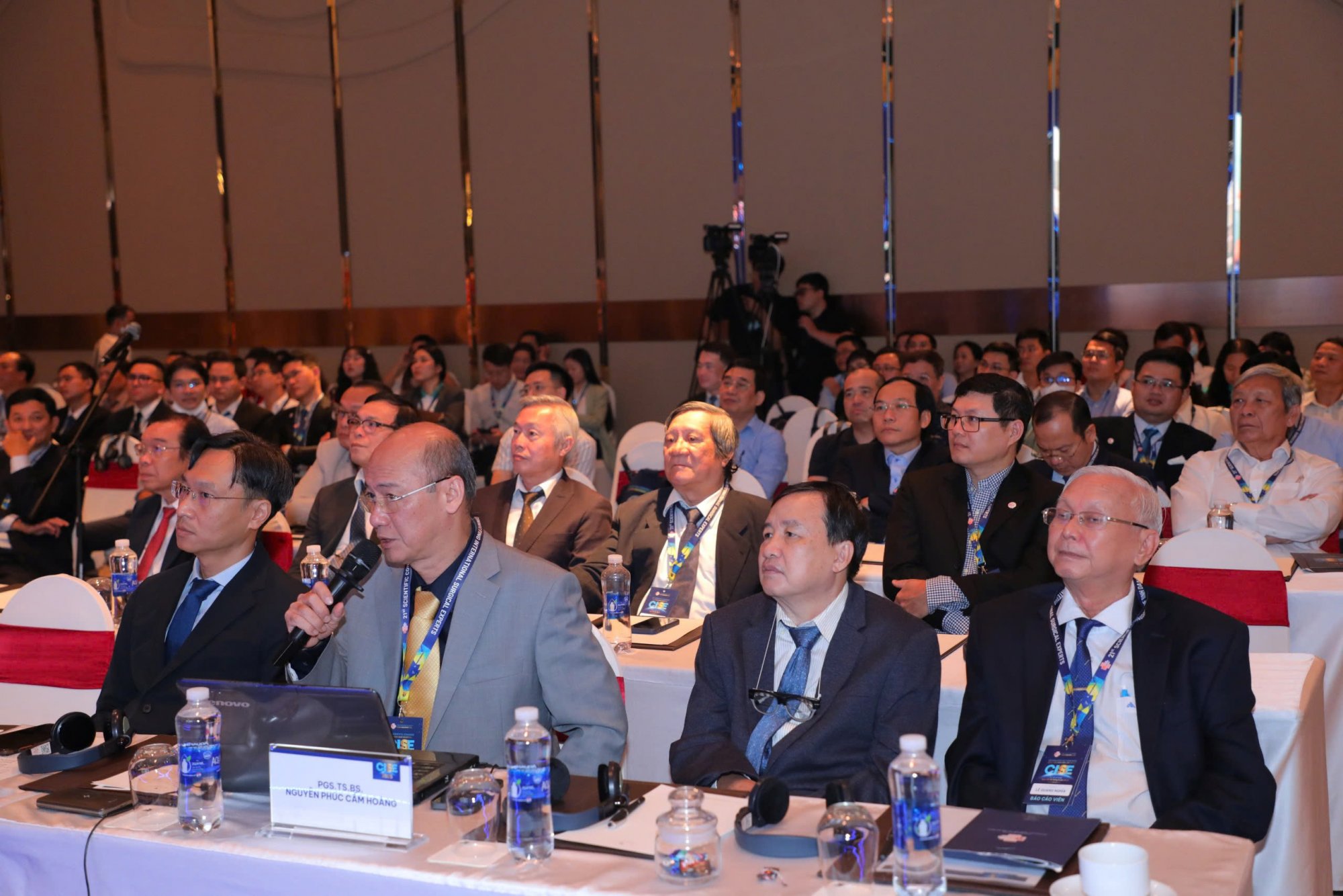 PGS._NguyYn_Phuc_CYm_Hoang_Pho_Giam_YYc_BYnh_viYn_Binh_Dan_YiYu_phYi_phien_PhYu_thuYt_thY_phYm_tYi_HYi_nghY_CISE2025_1_1