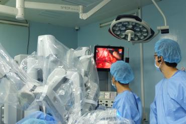 Vietnam’s Binh Dan Hospital marks a decade of pioneering Robotic Surgery