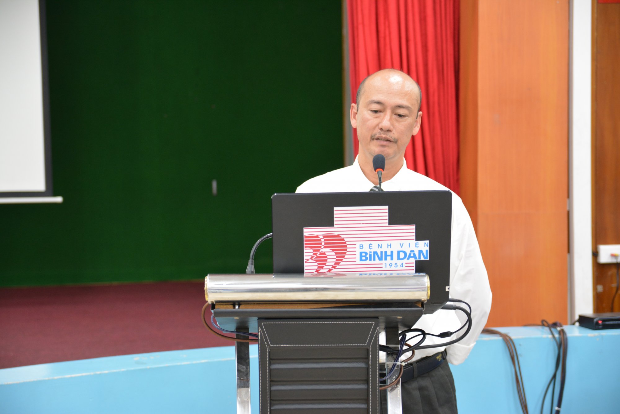 PGS.TS.BS_Nguyen_Phuc_Cam_Hoang_bao_cao_tai_hoi_thao