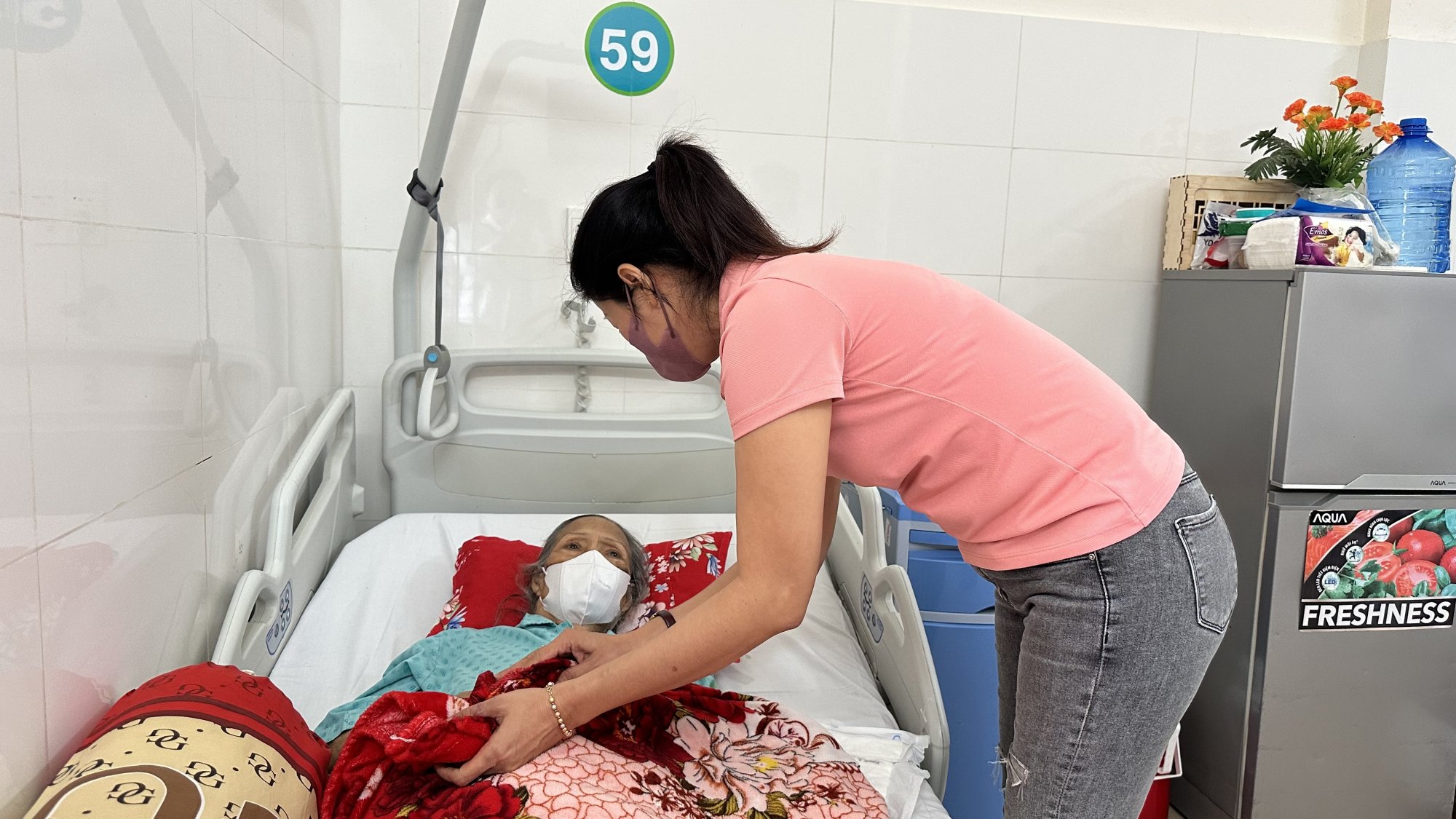Cu_Q._duoc_nguoi_than_cham_soc_chu_dao_trong_thoi_gian_nam_vien